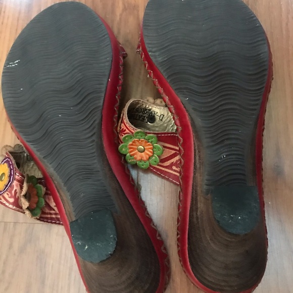 Beautiful Spring Step floral sandals - Picture 10 of 11